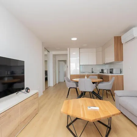 Awesome Apartment In Tucepi With Wifi Apartmán