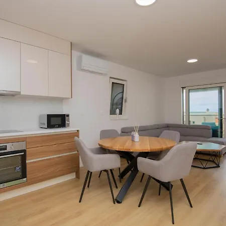 Awesome Apartment In Tucepi With Wifi * Tučepi
