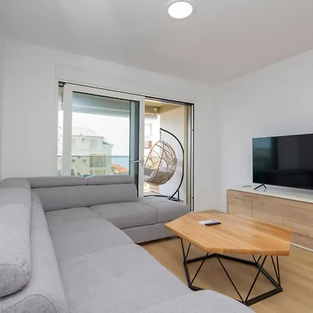 Awesome Apartment In Tucepi With Wifi Apartmán